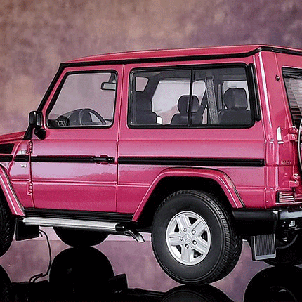 AutoArt Mercedes-Benz G500 1998 SWB 1:18 Diecast Model Car - studio product photo of the scale model