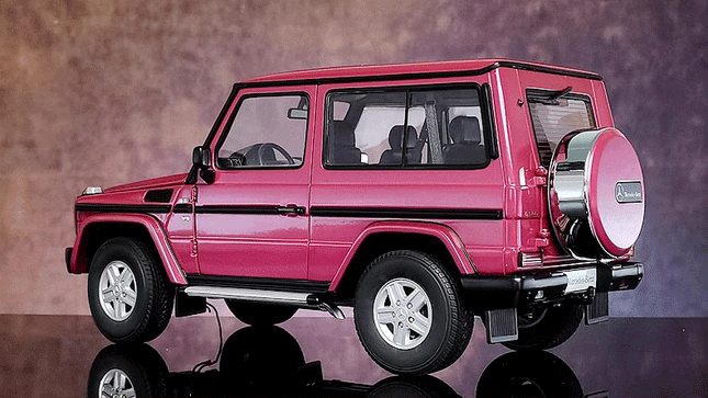 AutoArt Mercedes-Benz G500 1998 SWB 1:18 Diecast Model Car - studio product photo of the scale model