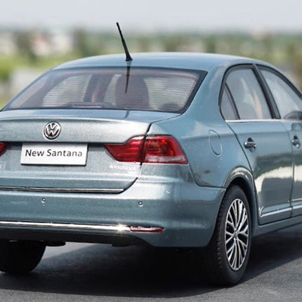 Shanghai Volkswagen Original Santana Sedan 1:18 Diecast Model Car - collector display piece