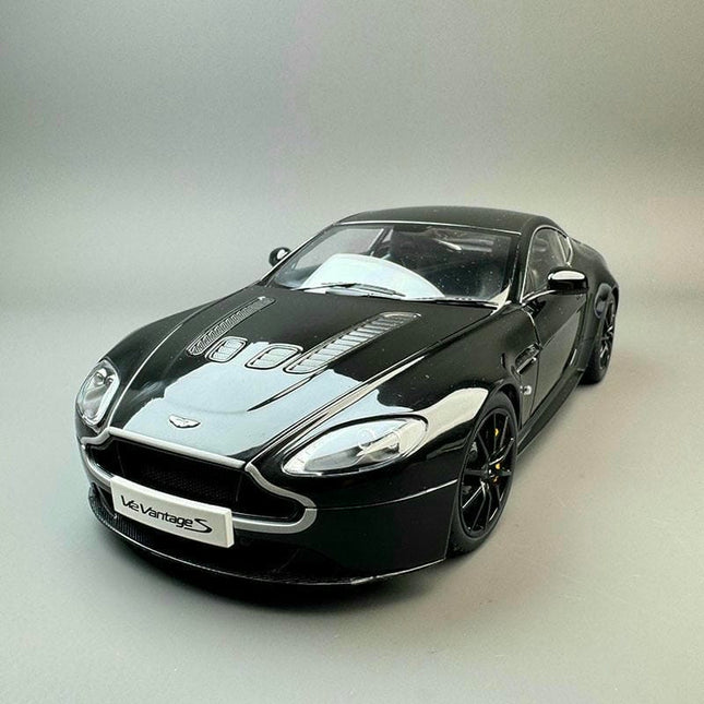 AutoArt Aston Martin V12 Vantage S 1:18 Diecast Model Car - detailed collector display model