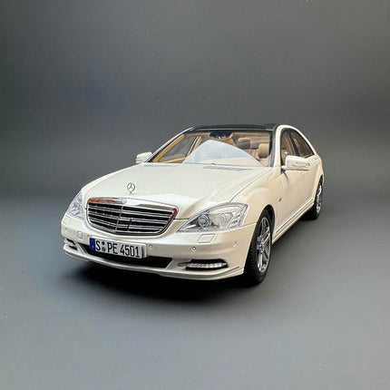 MH Mercedes-Benz S600L W221 1:18 Diecast Model Car - detailed collector display model