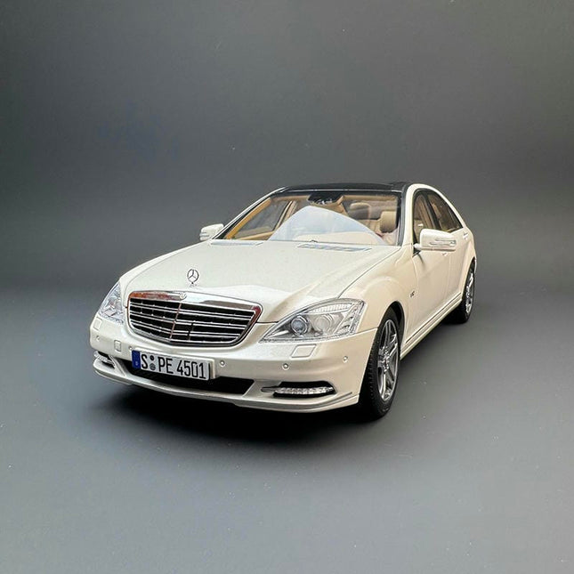 MH Mercedes-Benz S600L W221 1:18 Diecast Model Car - detailed collector display model