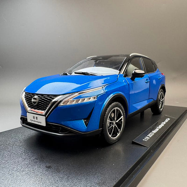 YX Car Model Nissan Qashqai 1:18 Diecast Model Car - studio product photo of the scale model
