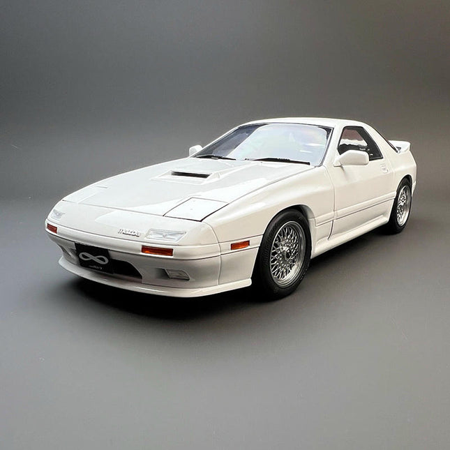 Topart Mazda RX-7 FC3S 1:18 Diecast Model Car - studio product photo of the scale model