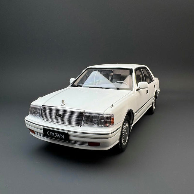 KengFai Toyota Crown 155 1:18 Diecast Model Car - detailed collector display model