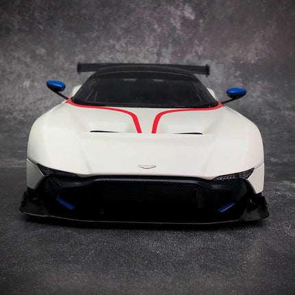 AutoArt Aston Martin Vulcan White 1:18 Diecast Model Car - scale model for display