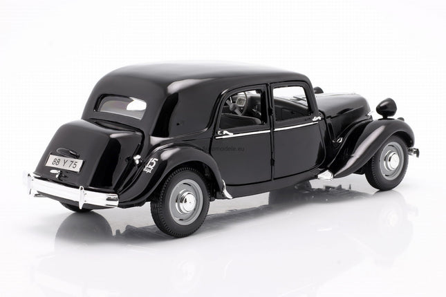 https://automodele.eu/environment/cache/images/productGfx_674584_0_0/31821Bk-Citroen-15CV-6-CYL-1952-Maisto-118.jpg