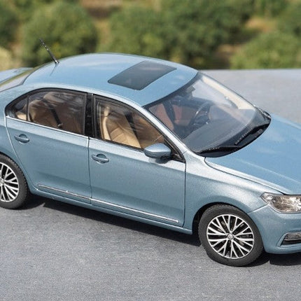 Shanghai Volkswagen Original Santana Sedan 1:18 Diecast Model Car - scale model collectible piece
