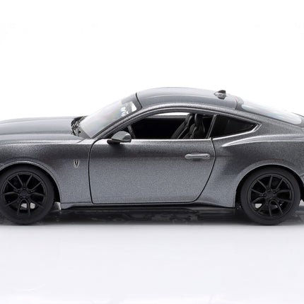https://automodele.eu/environment/cache/images/productGfx_759388_0_0/32925G-Ford-Mustang-Dark-Horse-Coupe-2024-Grey-Metallic-Maisto-124.jpg