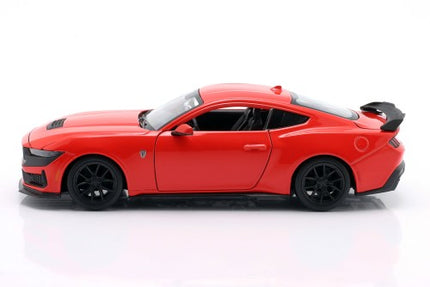 https://automodele.eu/environment/cache/images/productGfx_759368_500_500/32925R-Ford-Mustang-Dark-Horse-Coupe-2024-Red-Metallic-Maisto-124.jpg