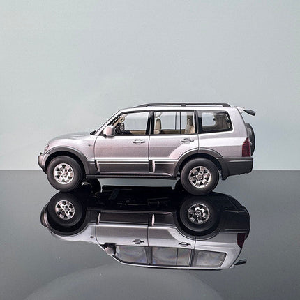 YC Model Mitsubishi Pajero V73 Silver Green 1:18 Diecast Model Car - collectible scale model car