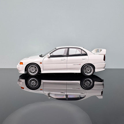 Motorhelix Mitsubishi Lancer Evolution IV 1:18 Diecast Model Car - collectible scale model car