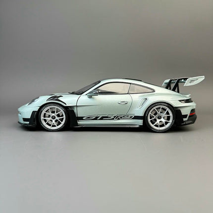 Minichamps Porsche 911 GT3 RS 1:18 Diecast Model Car - collectible scale model car