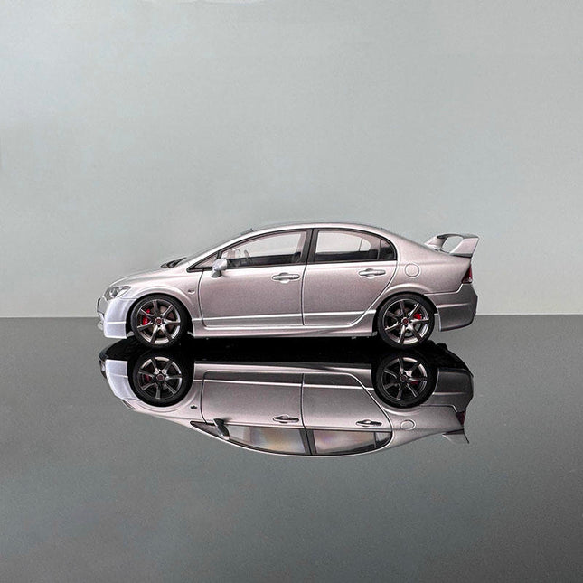 Motorhelix Honda Civic FD2 1:18 Diecast Model Car - studio product photo of the scale model
