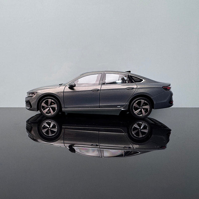 YX Car Model Volkswagen Magotan B9 Gray 1:18 Diecast Model Car - studio product photo of the scale model