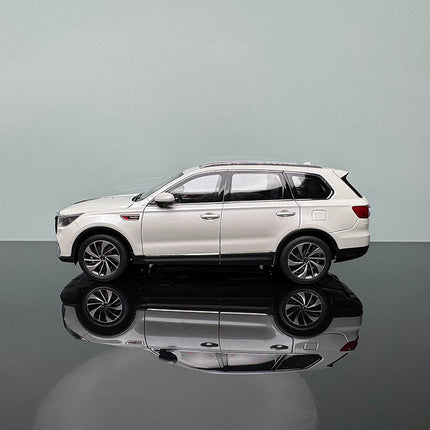 Century Dragon Hongqi HS7 SUV White 1:18 Diecast Model Car - studio product photo of the scale model