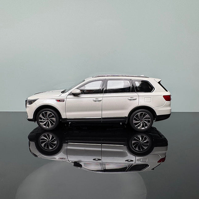 Century Dragon Hongqi HS7 SUV White 1:18 Diecast Model Car - studio product photo of the scale model