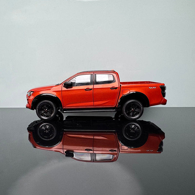 YX Car Model Isuzu Pickup Truck 1:18 Diecast Model Pickup - studio product photo of the scale model