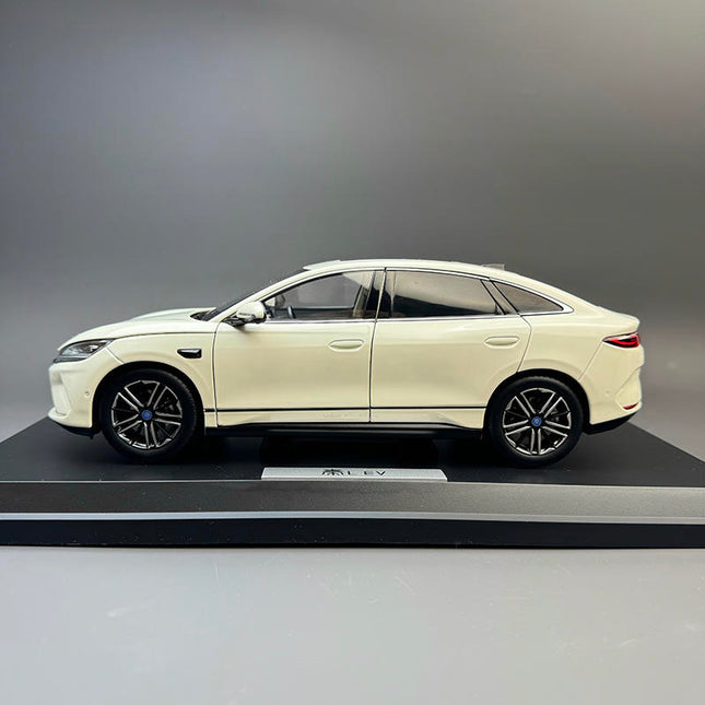 OEM BYD Qin L EV White 1:18 Diecast Model Car - studio product photo of the scale model