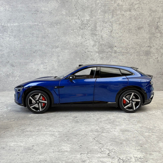 YX Car Model Xiaomi YU7 Blue 1:18 Diecast Model Car - studio product photo of the scale model
