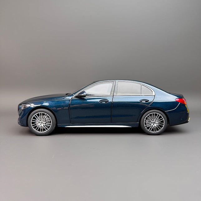 YX Car Model Mercedes-Benz C-Class C260 1:18 Diecast Model Car - studio product photo of the scale model