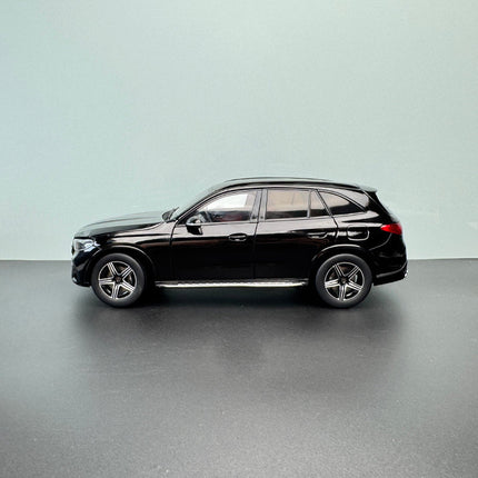 iScale Mercedes-Benz GLC X254 Gloss Black 1:18 Diecast Model Car - fine detailed model replica