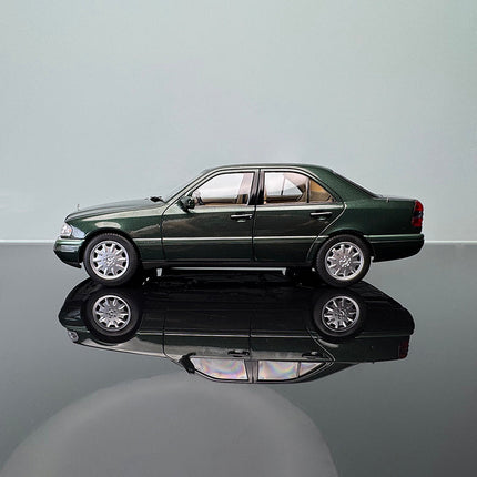 Norev Mercedes-Benz C-Class 1993 Wagon Green 1:18 Diecast Model Car - fine detailed model replica