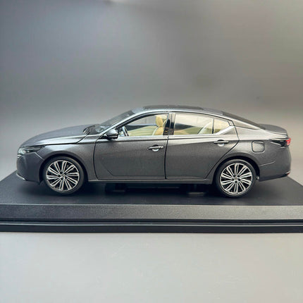 YX Car Model Nissan Altima 2026 Matte Black 1:18 Diecast Model Car - studio product photo of the scale model