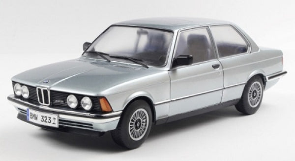 1:18 scale diecast silver BMW 323i model car with realistic detailing, displayed on white background