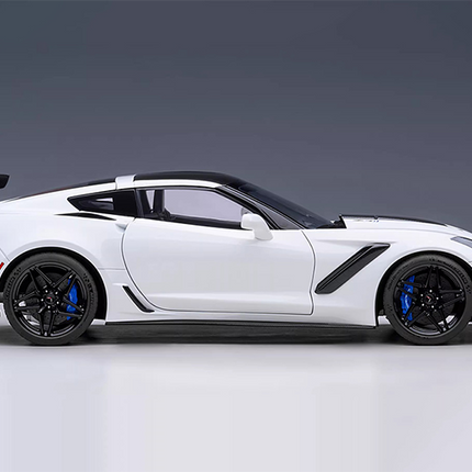 https://www.yxcarmodel.com/cdn/shop/files/44.png?v=1726106456&width=1946