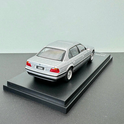 AR Box Realistic AR Box BMW E38 750iL White 1:64 Diecast Model Car - scale model for display