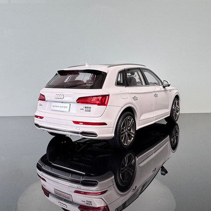 YX Car Model Audi Q5 White Black 1:18 Diecast Model Car - premium collector scale model