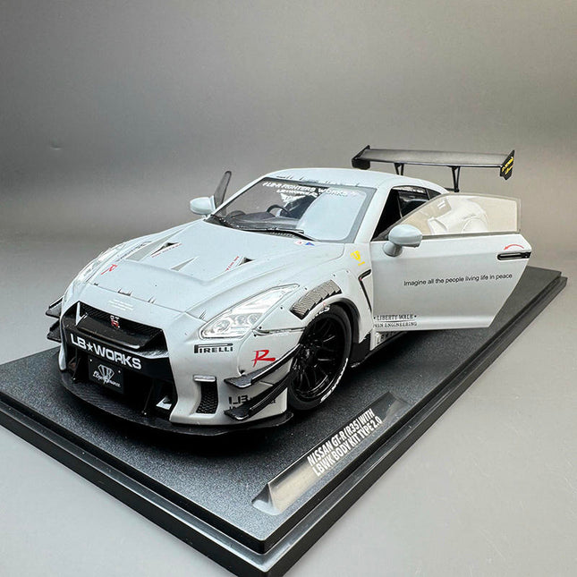 Solido Nissan GT-R R35 2010 Grey 1:18 Diecast Model Car - detailed collector display model