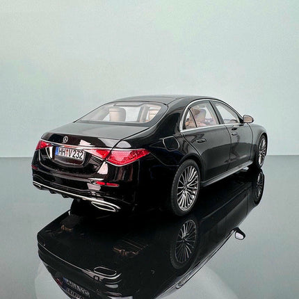 Norev Mercedes-Benz W223 S600 1:18 Diecast Model Car - collector edition scale model