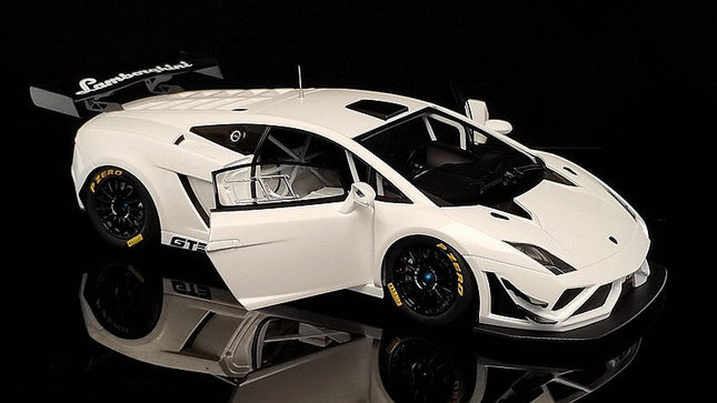 AutoArt Lamborghini Gallardo GT3 FL2 2013 – White 1:18 Diecast Model Car - studio product photo of the scale model