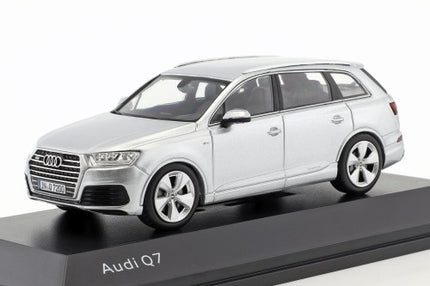 https://automodele.eu/environment/cache/images/productGfx_749566_500_500/5011407613-Audi-Q7-V8-TDI-Quattro-S-Line-4M-SUV-2015-Foil-Silver-Spark-143.jpg