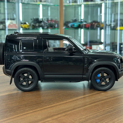 Almost Real Land Rover Defender 90 2020 1:18 Diecast Model Car Santorini Black - collectible scale model car