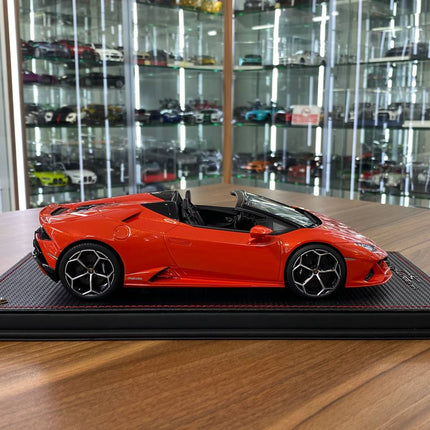 MR Collection Huracán EVO Spyder 1:18 Resin Diecast Model Car Arancio Xanto - collectible scale model car