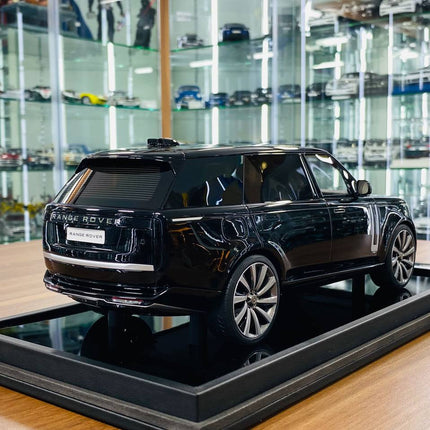 MotorHelix Range Rover Autobiography Limited Edition 1/18 Resin Model Car Black - fine detailed model replica