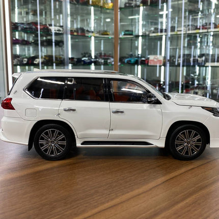 LCD Model Lexus LX570 White Full Opening 1:18 Diecast Model Car - collectible scale model car