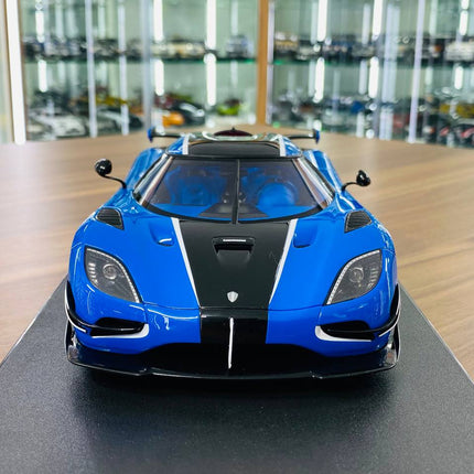 GT Spirit 1/18 Koenigsegg Agera RS Resin Model Blue/Black - studio product photo of the scale model
