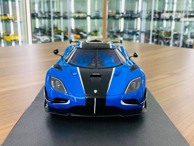 GT Spirit 1/18 Koenigsegg Agera RS Resin Model Blue/Black - studio product photo of the scale model