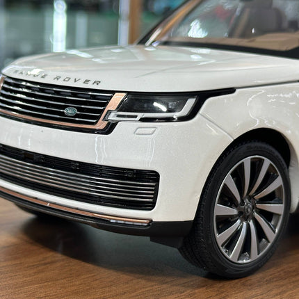 LCD Model Range Rover SV 2022 White/Black Roof 1:18 Diecast Model Car - hand-finished display model