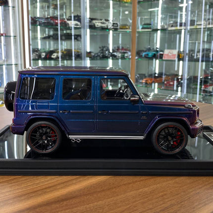 MOTORHELIX 1:18 Resin Mercedes-Benz AMG G63 2019 Chameleon - collectible scale model car