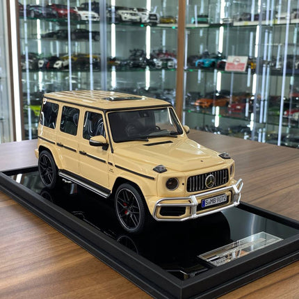 MOTORHELIX 1:18 Mercedes-Benz AMG G63 2019 Desert Yellow Limited 66 Pcs - detailed collector display model