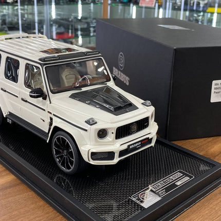 Pearl white 1:18 scale MotorHelix Mercedes-Benz G63 Brabus 800 resin model SUV, true-to-original replica, limited edition