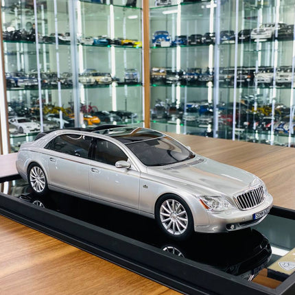 Sterling silver MotorHelix Mercedes-Benz Maybach 62S Landaulet 1:18 scale resin model luxury car, detailed collector display 