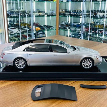 MotorHelix Mercedes-Benz Maybach 62S Landaulet in Sterling silver, 1:18 scale resin model luxury car with finely detailed ext