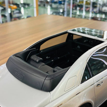 1:18 scale Sterling silver MotorHelix Mercedes-Benz Maybach 62S Landaulet resin model luxury car, showroom-quality collectibl
