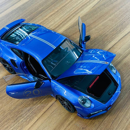 Minichamps 1/18 Porsche 911 Turbo S Sport Design 2021 Purple Diecast Model - scale model for display